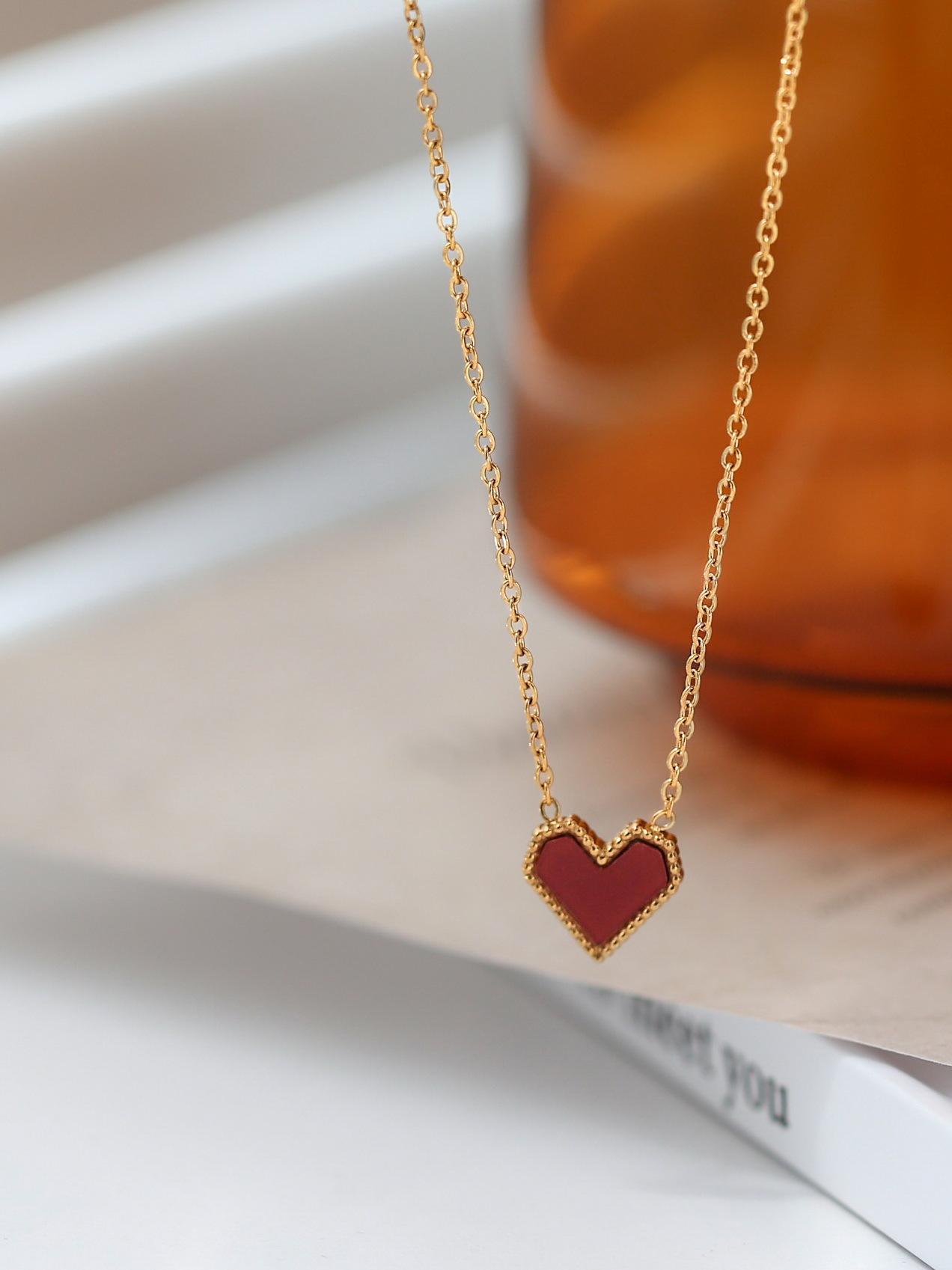 Titanium steel plated 18k gold French love necklace women acrylic peach heart collarbone chain light luxury niche design premium