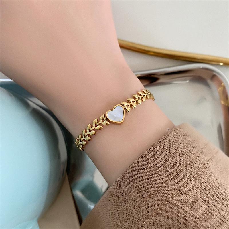 Original niche design exquisite titanium steel plated 18K gold natural love white mother-of-pearl shell bracelet female double-sided wearable
