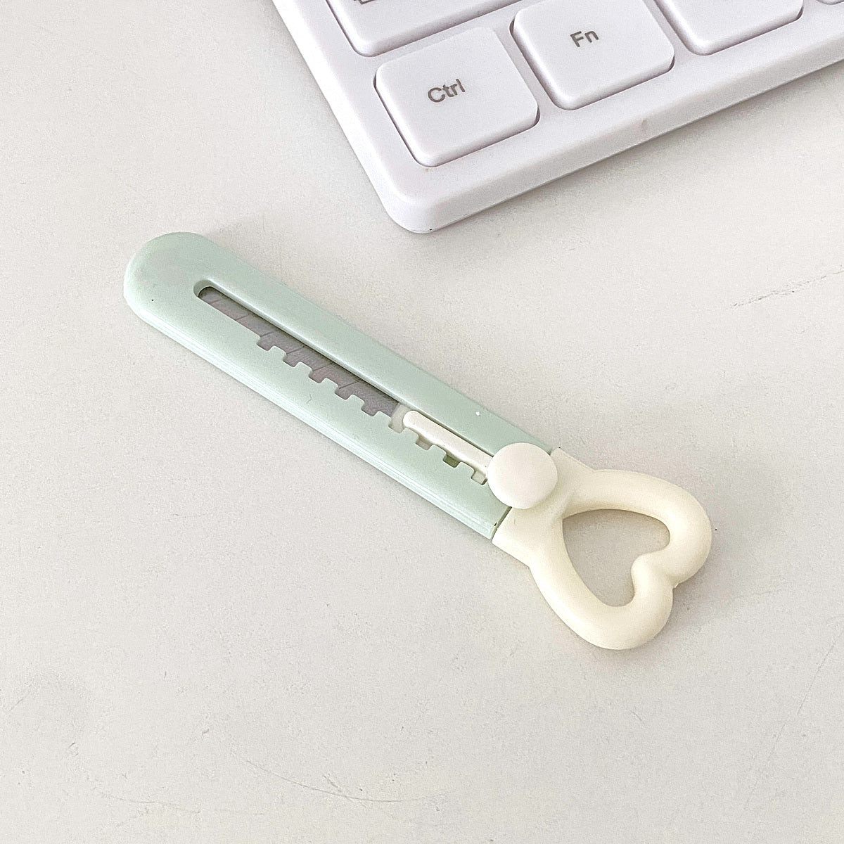 1pc Cute Mini Love Heart Utility Knife, Paper Cutter, Art Knife, Box Cutter, School, Office Supply, Cutting Tool, Student Stationery, Gift